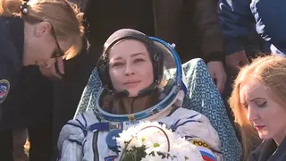 Земля в иллюминаторе: с МКС вернулся корабль с российскими киношниками