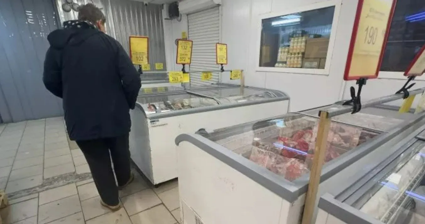 Никогда не покупаю эти продукты в "Светофоре" - один случай полностью отбил желание