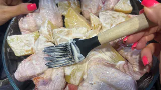 Не вздумайте есть куриное мясо, пока не сделаете это: как очистить магазинную курицу от «химии»