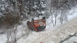 Понадобился эвакуатор: в Клепиковском районе машина улетела в кювет