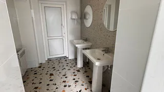 В усинском лицее завершили капитальный ремонт санитарных помещений