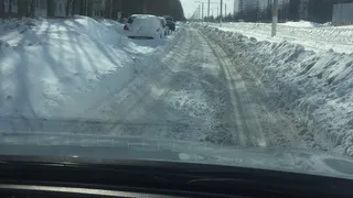 В Нижнекамске на местных дорогах машины не могут разъехаться