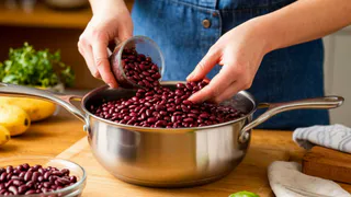 Нашла книгу 1952 года - и научилась варить фасоль: 3 хитрости советских поваров - после них от бобовых за уши не оттащишь 