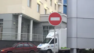 На улице Новоселов запретят парковку