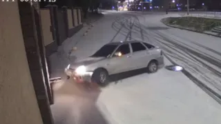 В Рязани на видео попал момент заноса легковой машины в центре города