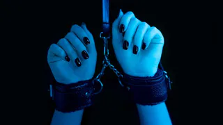 Магнитогорские спасатели освободили заковавших в себя в наручники любовников