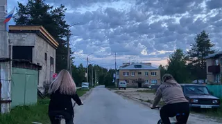 В Коми автомобиль сбил юных велосипедисток на пешеходном переходе