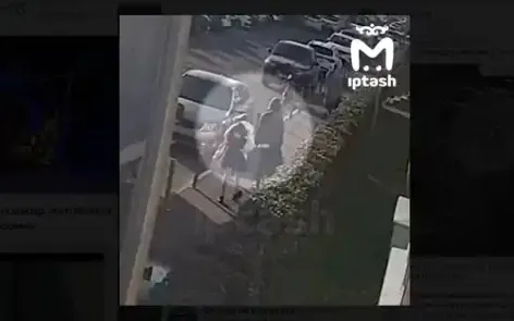 Странное поведение мужчины у лицея №185 Казани вызвало тревогу у родителей