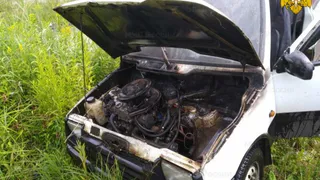 На ул. Кольцова загорелся автомобиль Ока