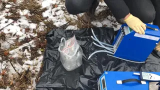 Снова анализы: специалисты из независимой лаборатории МГУ имени Ломоносова взяли пробы воздуха, почвы и воды