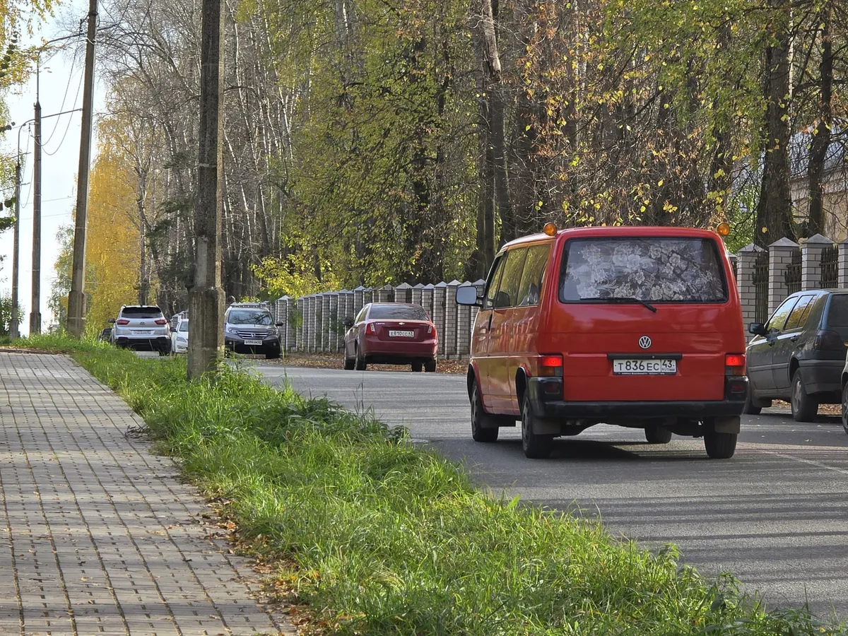 Верховный суд постановил: можно ли завершить обгон через сплошную линию справа?