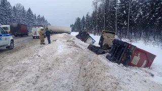 В Камешковском районе столкнулись 3 большегруза: пострадали водители