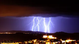 Сильные ливни, грозы и +35 градусов жары: синоптики предупредили россиян о сумасшедшей погоде в июне 2024