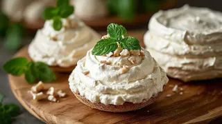 Смешиваем кефир со сметаной — и в холодильник: Через несколько дней получаем вкуснейший и нежнейший сливочный сыр