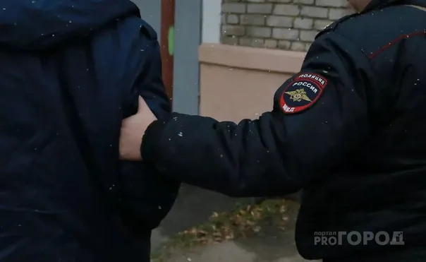 Магнитогорец подобрал карточку на улице и попал к правоохранителям