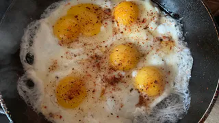 Почему почти все жарят глазунью неправильно: 3 ошибки, которые допускают 98% хозяек