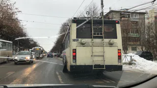 В Рязани у троллейбуса отвалилось колесо на перекрестке