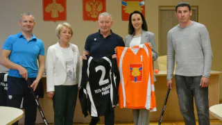 К Дню России ветераны мини-хоккея в Коми получили новую форму