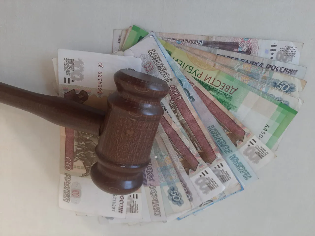 В Татарстане мошенники уговорили инвалида продать квартиру и перечислить 3 млн на их счет