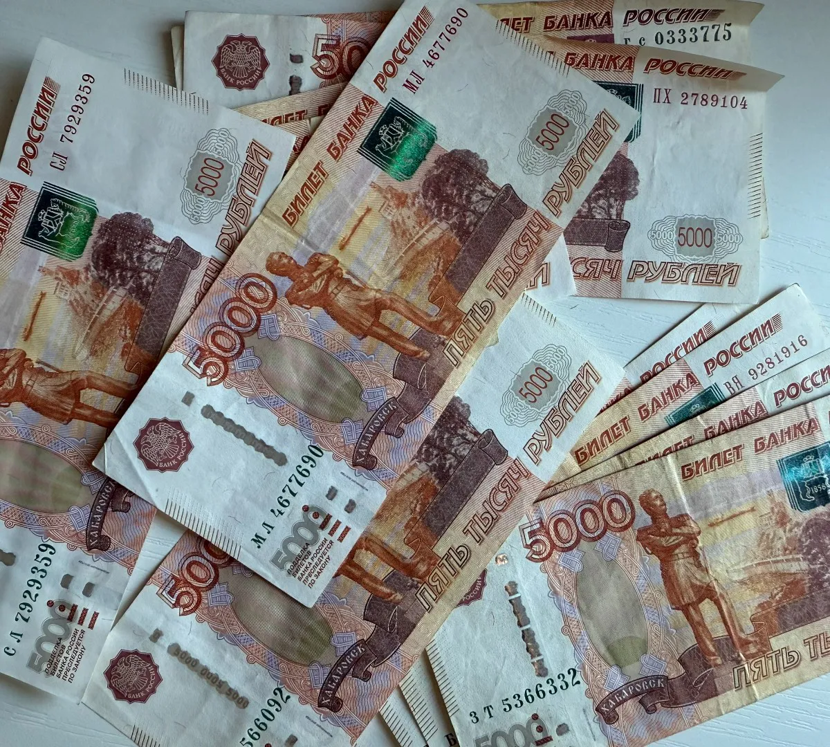 В Брянской области двух сотрудников «Брянскэнерго» осудили за взятки