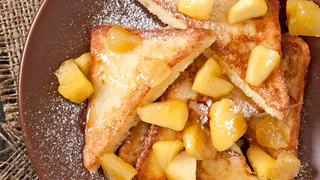 Вместо тортов и жирных пирожков: отличный постный десерт из жареных яблок – у домашних за ушами трещит от вкуса