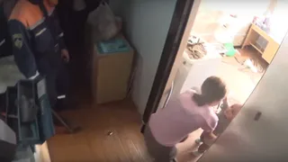 В Чувашии спасатели вызволили маленького ребенка из запертой квартиры