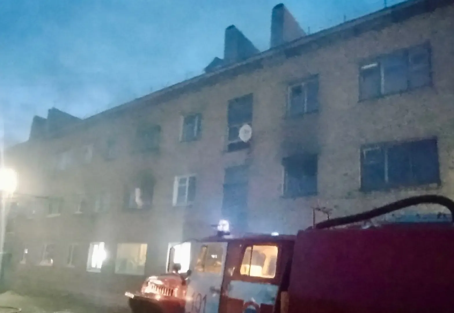 В Заполярье Коми при пожаре один человек погиб, 28 эвакуировали и 5 спасли