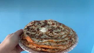 Бабушка завещала хранить рецепт в секрете, но я нарушаю обещание ради Масленицы: блины получаются тонкие, нежные и тают во рту

