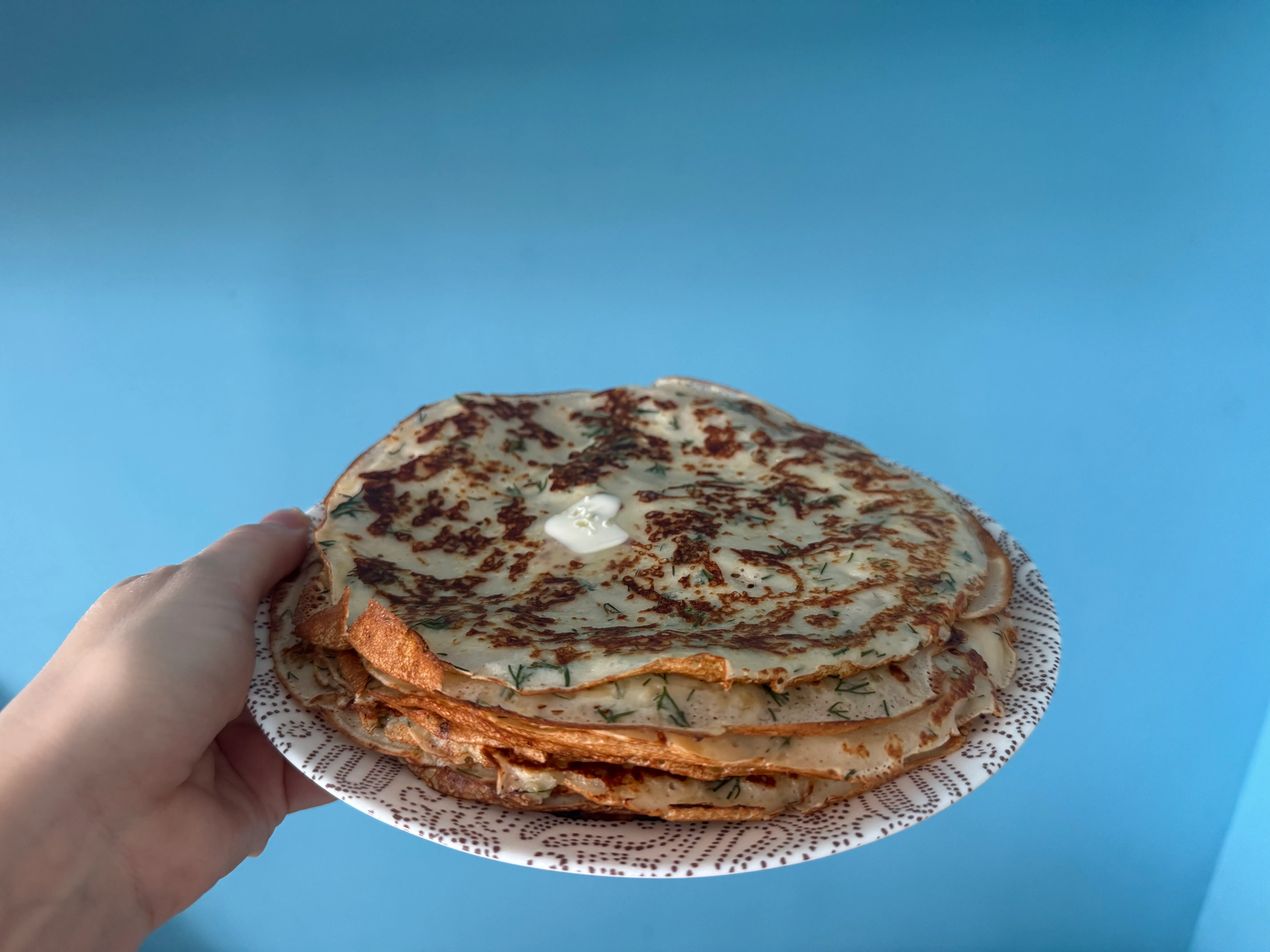 Бабушка завещала хранить рецепт в секрете, но я нарушаю обещание ради Масленицы: блины получаются тонкие, нежные и тают во рту