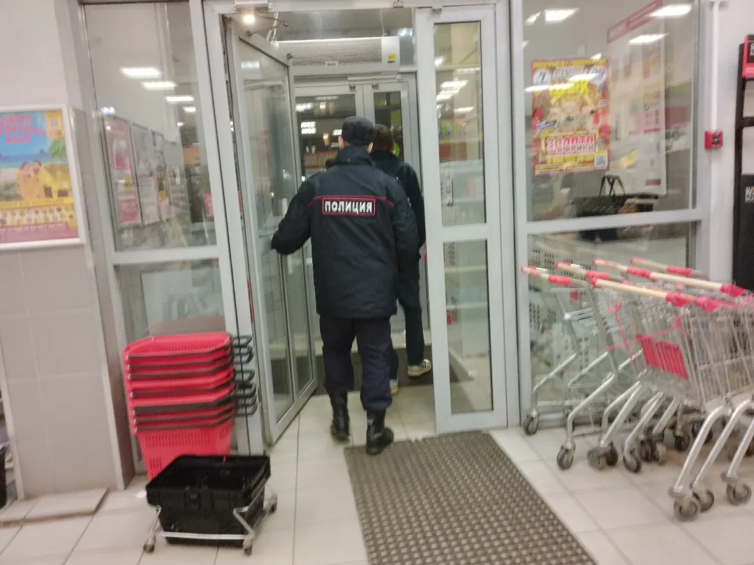 В Коми мужчина пришел на предприятие и ранил ножом экс-коллегу