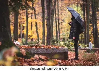 Названо три категории людей, которым запрещено ходить на кладбище