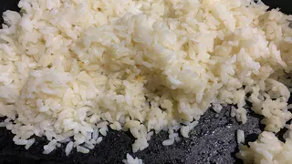 Какой водой нужно заливать рис для плова — горячей или холодной? Повар поставил жирную точку в вечном споре