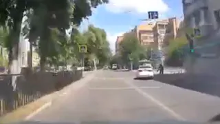 В Рязани на улице Есенина водитель сбил велосипедиста и покинул место ДТП