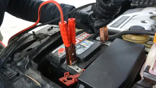 «Мир сошел с ума» - рязанке отказались помочь завести автомобиль 4 человека