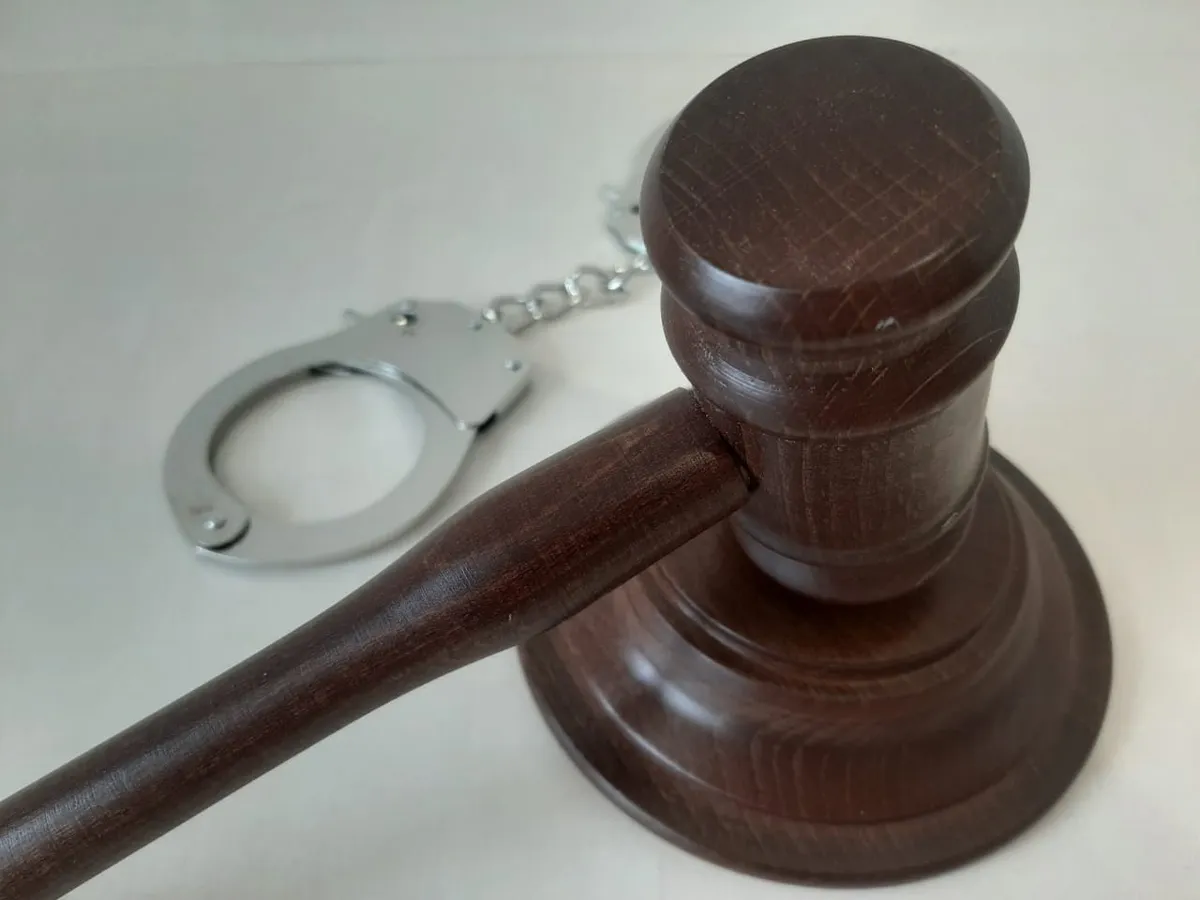 Во время пьяного застолья татарстанец накинулся на родную мать с кулаками