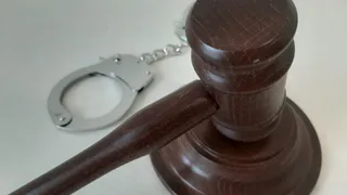 Работу не ищет, деньги не платит, воспитанием не занимается