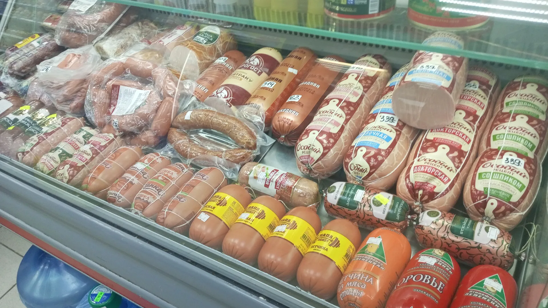 Ни грамма сои, 100% мясо: Роскачество назвало лучшие марки колбасы для приготовления «Оливье» к Новому году