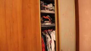 Имитация благотворительности.Рязанцы "выкидывают" старую одежду в детские дома