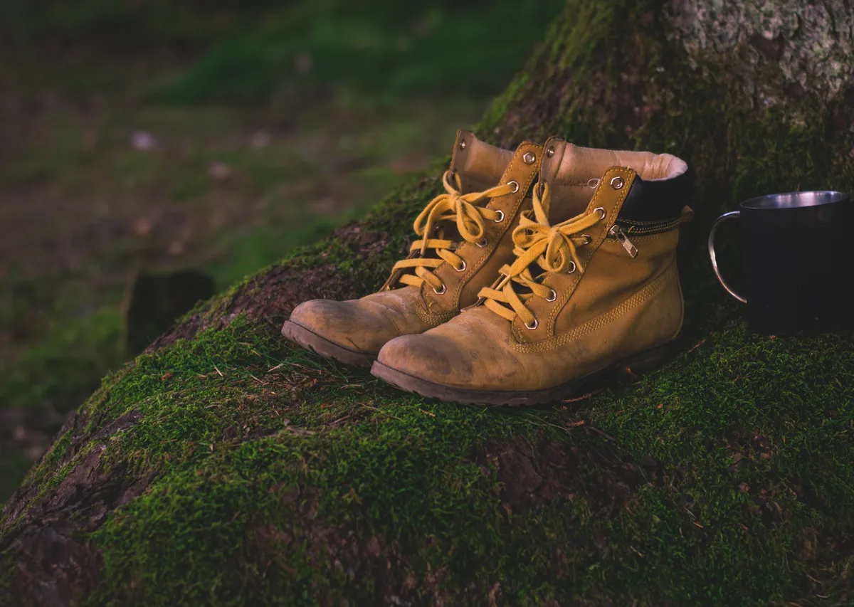 Всего 1 горсть в ботинок – обувь как новая: пропадут и запахи, и плоскостопие – лайфхак от эксперта