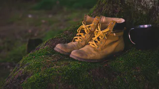 Всего 1 горсть в ботинок – обувь как новая: пропадут и запахи, и плоскостопие – лайфхак от эксперта