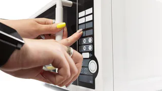 Не все знали об этом: вот для чего на самом деле нужен этот режим микроволновки