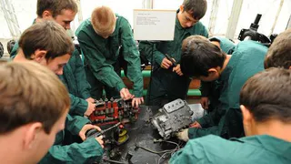 В Нижнекамске закрывают средне-специальные учебные заведения