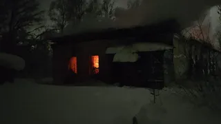 В Коми огнеборцы потушили крупный пожар в заброшенном здании