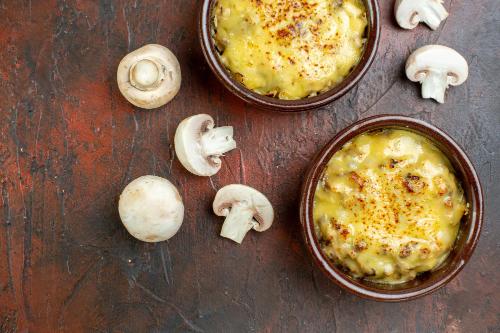 Ленивый сливочный жульен с грибами и курицей – нежный, ароматный, понадобится всего одна сковорода и 20 минут