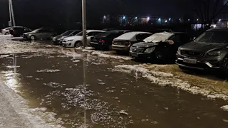 Из-за прорыва теплосетей в Гусь-Хрустальном затопило двор многоэтажки