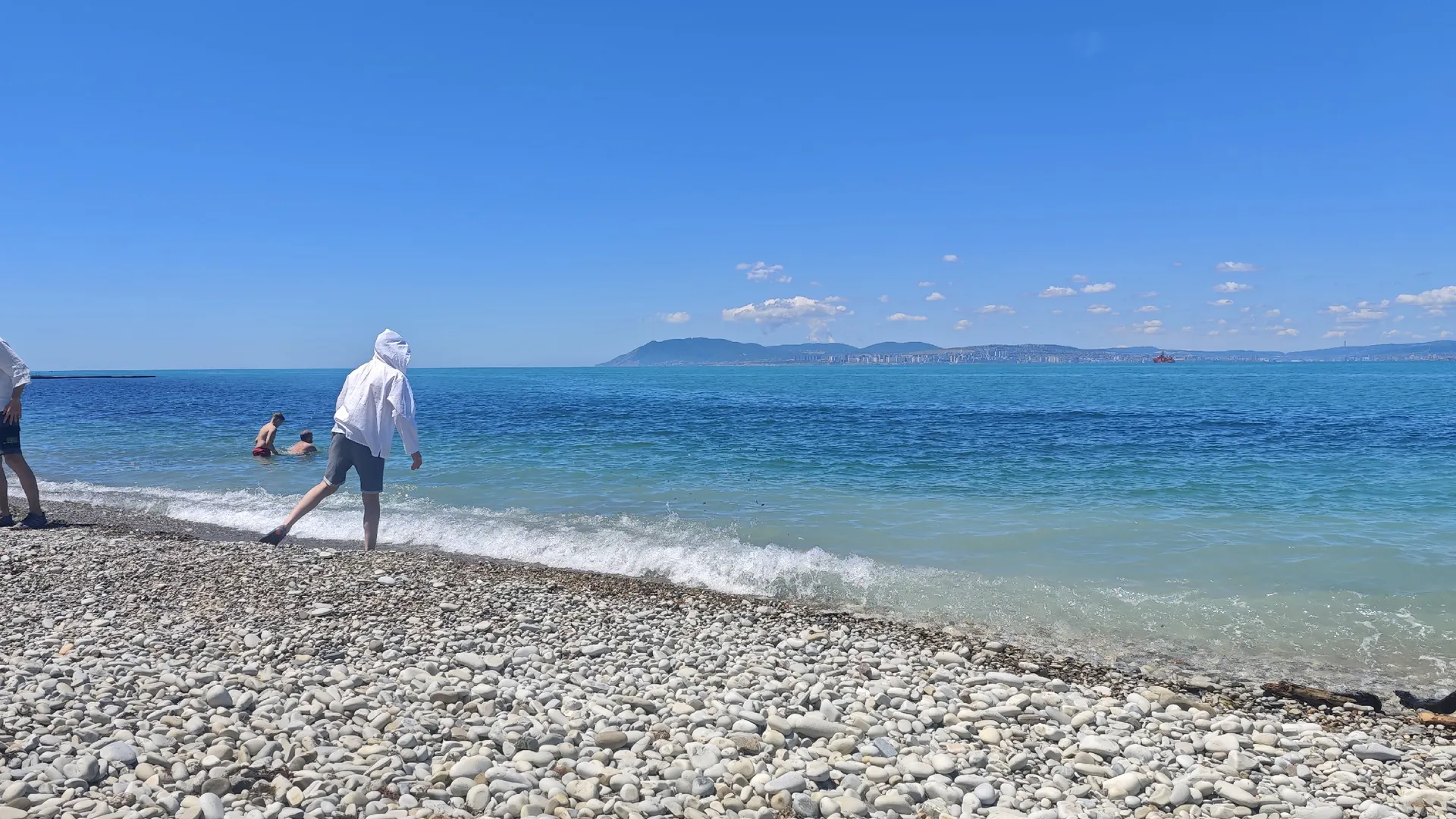7 мест в России, где вода уже +22°C в июне: лучшие направления с полупустыми пляжами, недорогими отелями и без толкучки