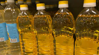 Янтарная отрава в красивой бутылке: Роскачество назвало самые худшие бренды растительного масла