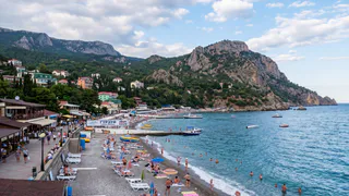 Не Ялта и не Алушта: тихий и зеленый поселок в Крыму - о нем знают только местные и пронырливые туристы