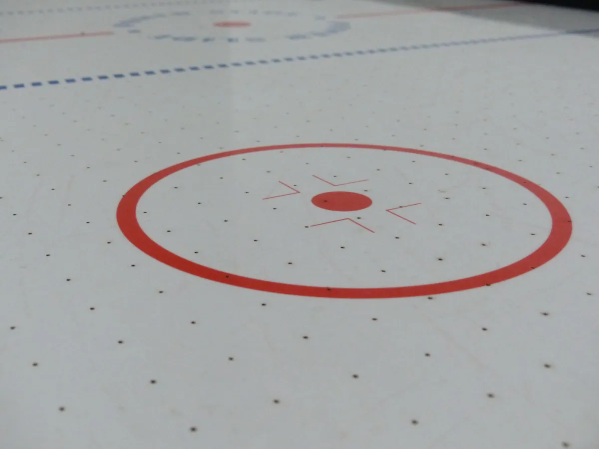 В Пензе школьники и дворовые команды сыграли в хоккей с мячом