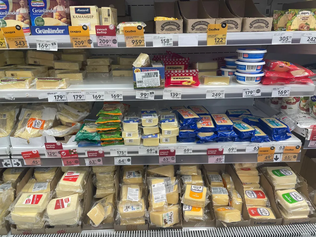 Протестировала новинку из Магнита: сыр в необычной обсыпке. Делюсь впечатлениями о вкусе и качестве